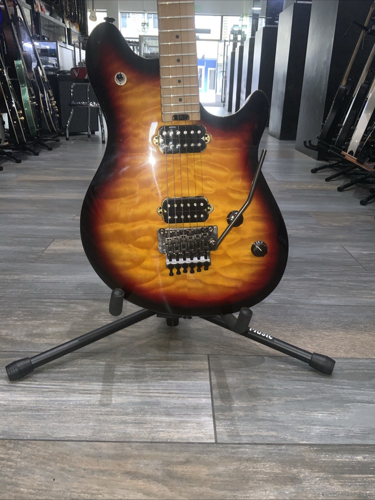 EVH WG STANDARD QUILTED MAPLE 3 TONE SUNBURST