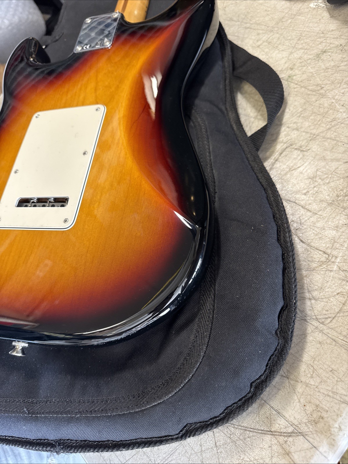 2013 Fender MIM Standard Stratocaster sunburst Guitar w/ 60s Logo – Nice! + case