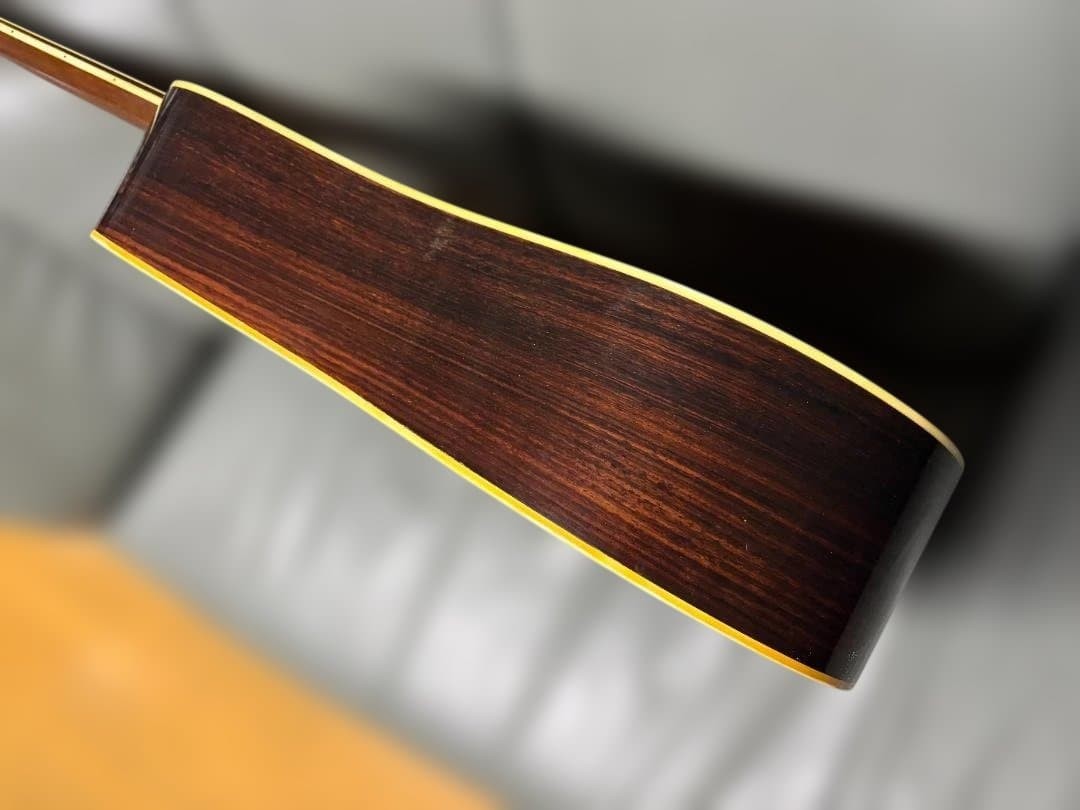 Finest veneer top! Truly super Martin sound! Cat’s Eye CE-400Super beautiful