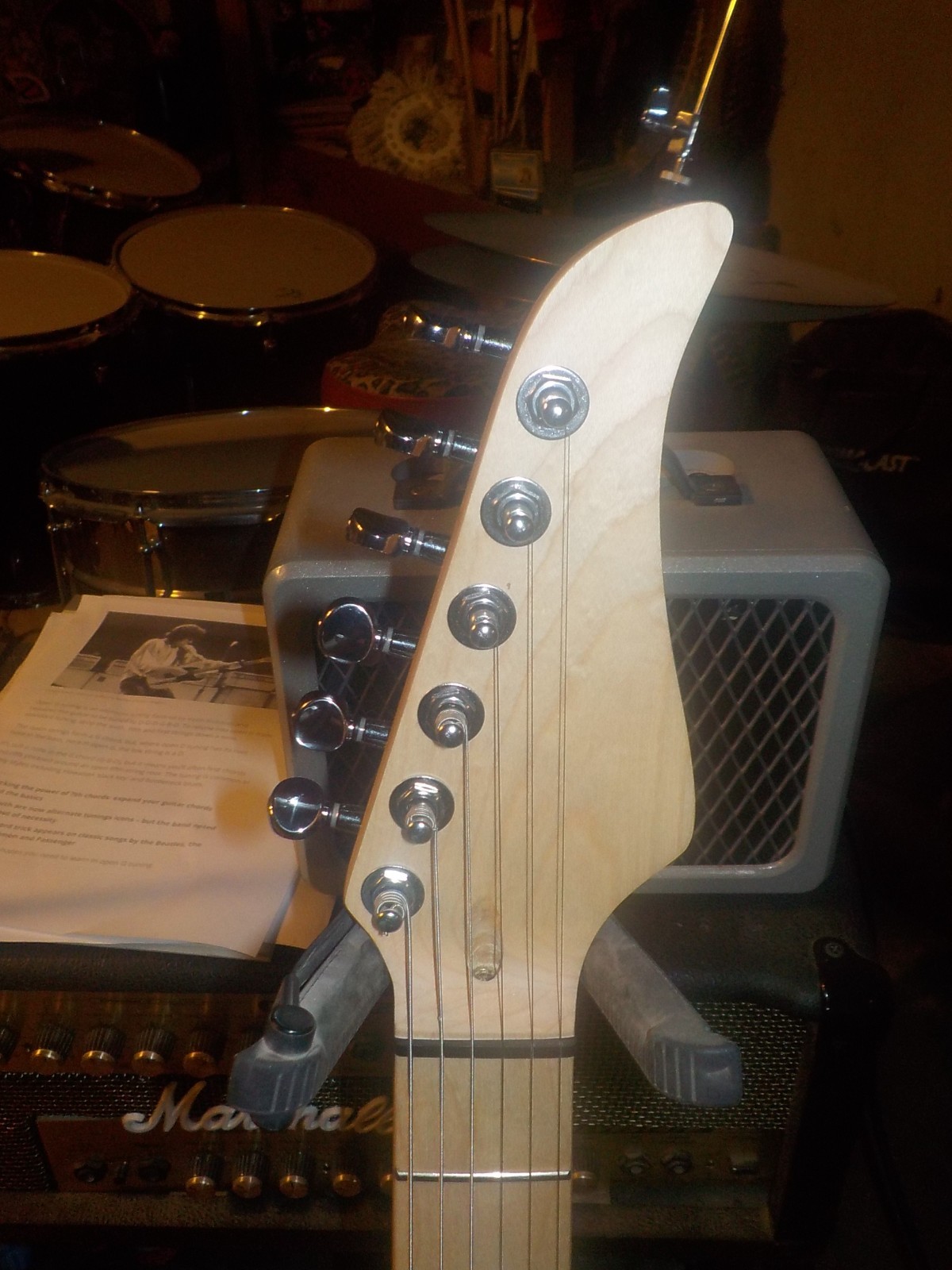 Bright Stratstyle Guitar With Style & Playability! Tone To The Bone!