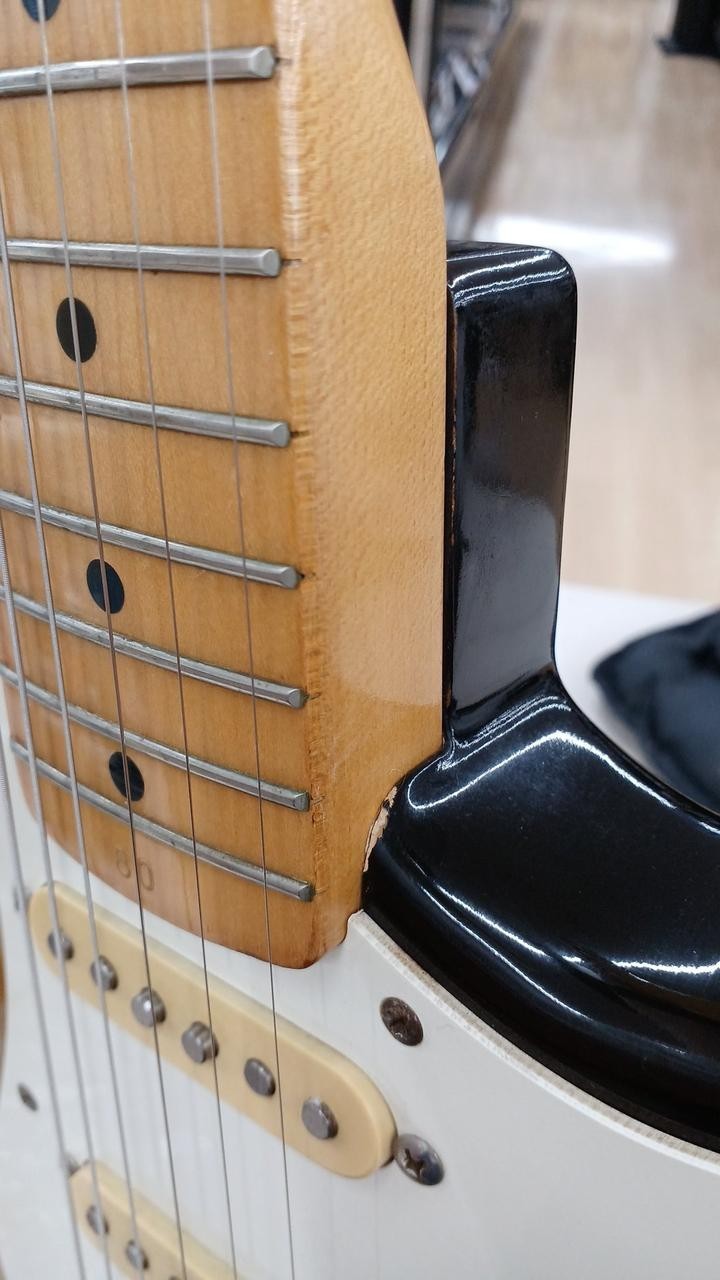 [Tokai] ST-80 Springy Sound 3 Tone Sunburst Made in Japan 1980 ST Type E.Guitar