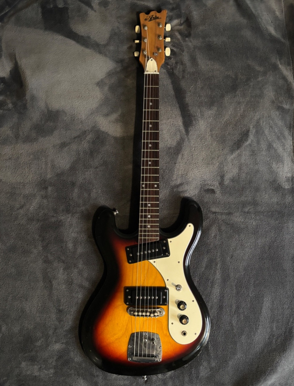 Aria 1702t Univox Hi-Flier Phase II 1970s Sunburst MIJ Vintage Offset Guitar