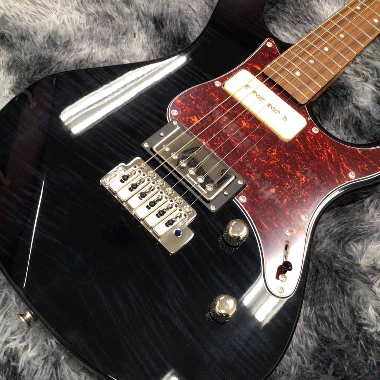 YAMAHA YAMAHA PACIFICA611VFM TBL Trancelucent Black 3.67kg