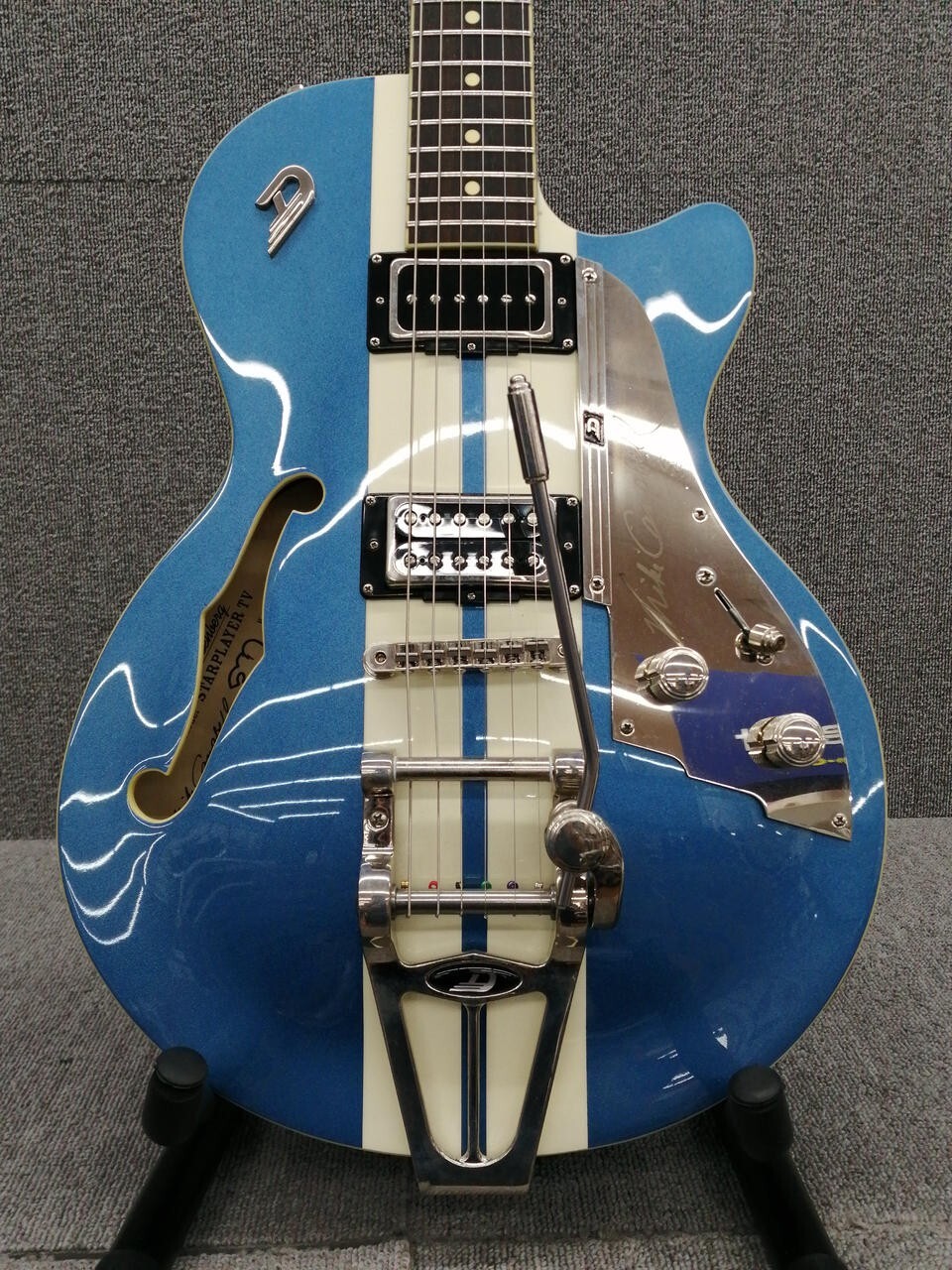 Duesenberg DTV-MC Mike Campbell Signature Metallic Blue with White Germany