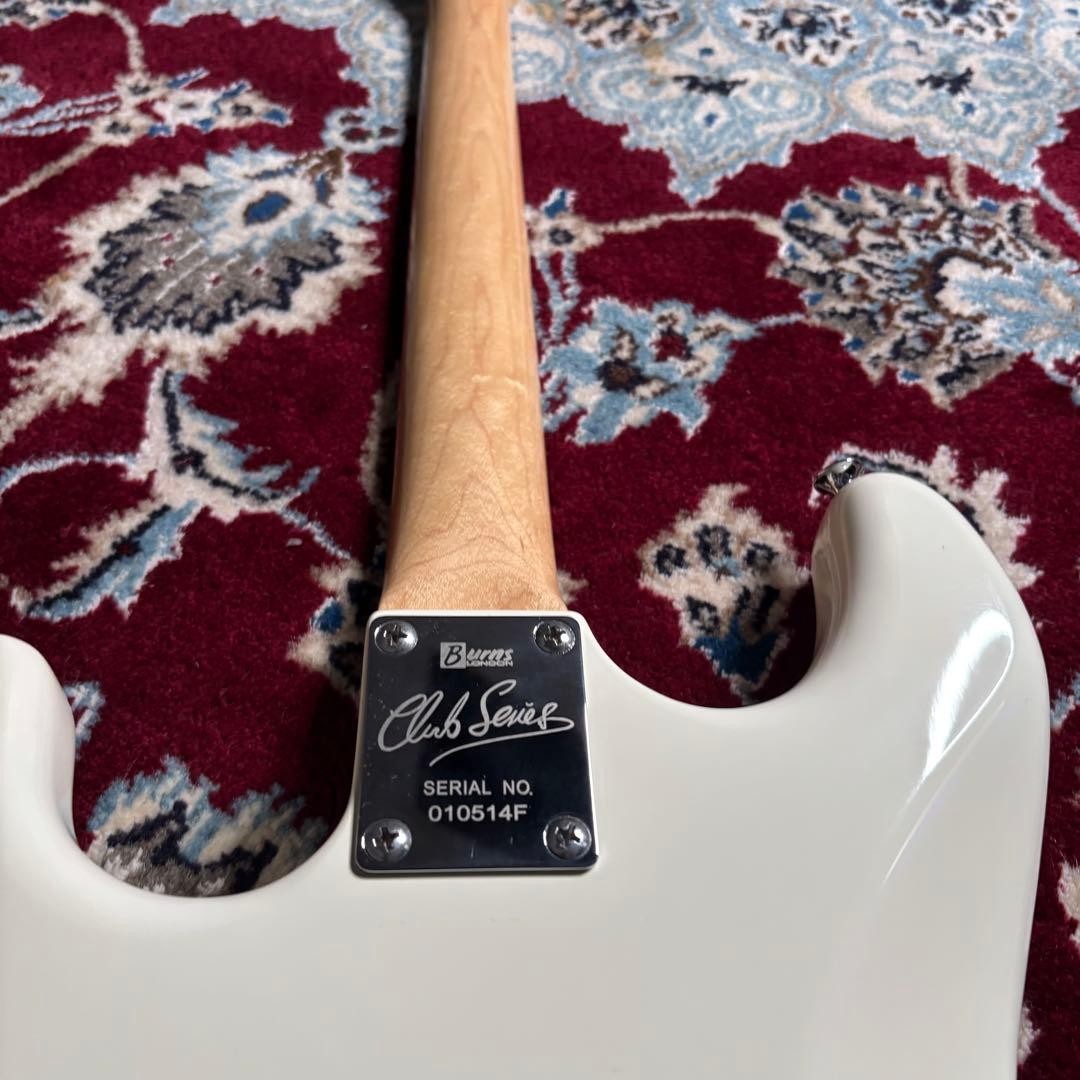 Burns London / Cobra Dx White Guitar