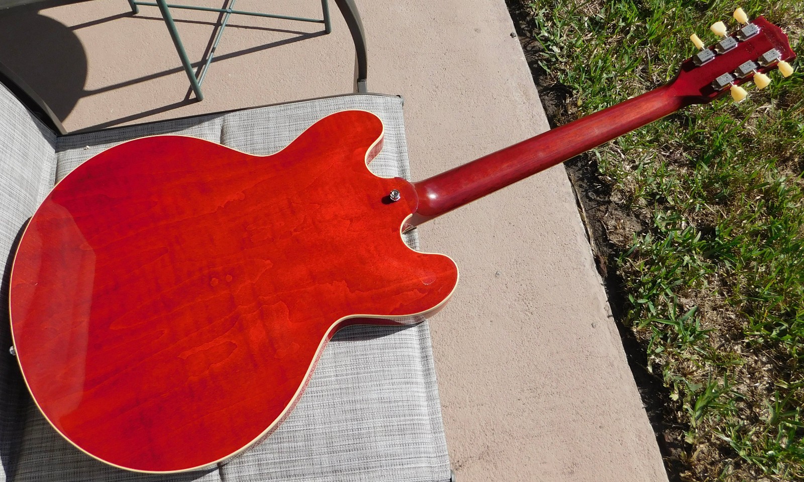 Gibson ES-335 Semi-Hollow Electric Guitar Sixties Cherry 2021