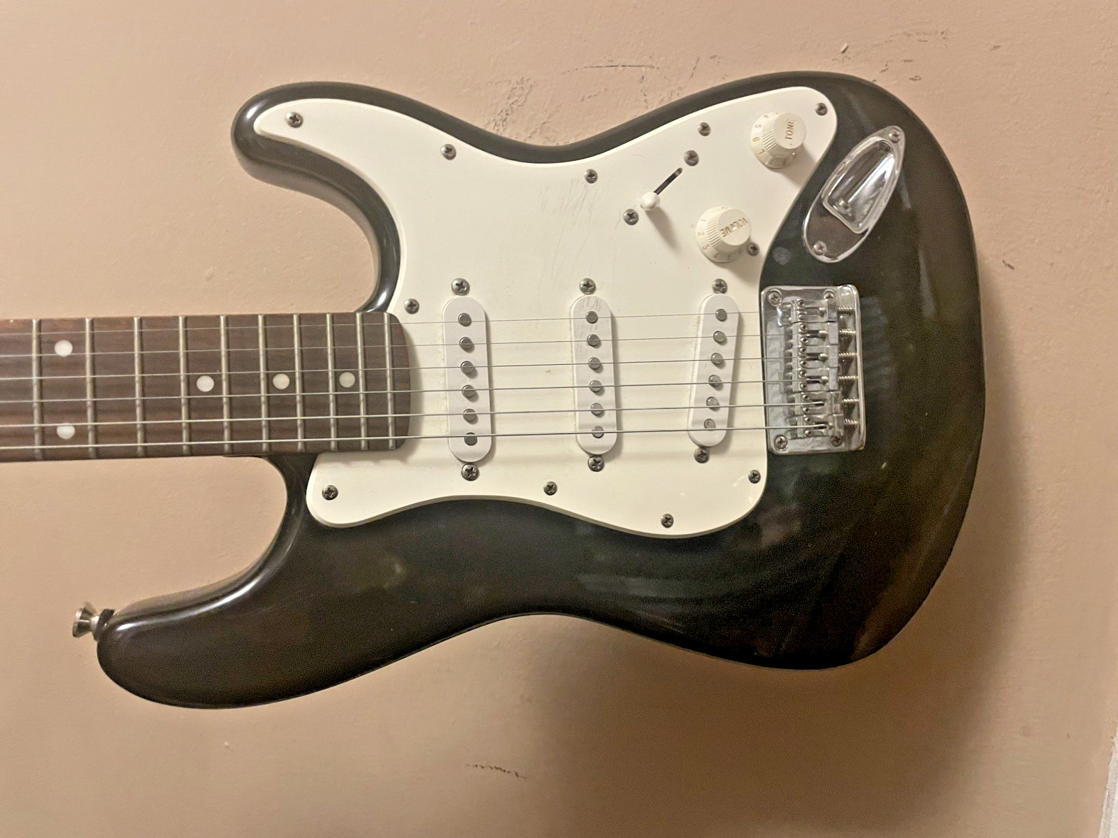 Fender Squier Mini Stratocaster 6-String Electric Guitar Black And White
