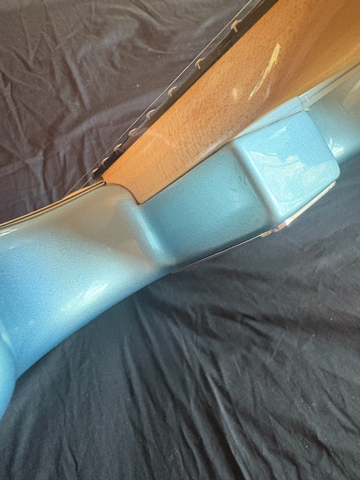 Fender FSR American Deluxe ’62 Stratocaster Ice Blue Metallic Matching Headstock