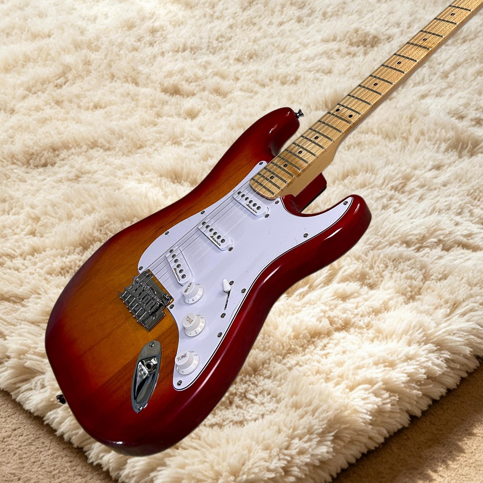 ST Electric Guitar Mahogany Body Cherry Sunburst Color Maple Fretboard 22 Frets