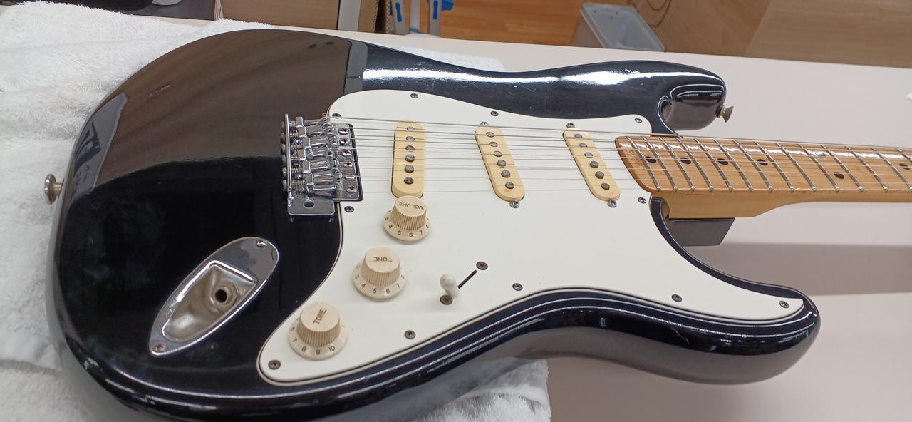 Fernandes FST-70 Stratocaster Electric Guitar MIJ Vintage from Japan
