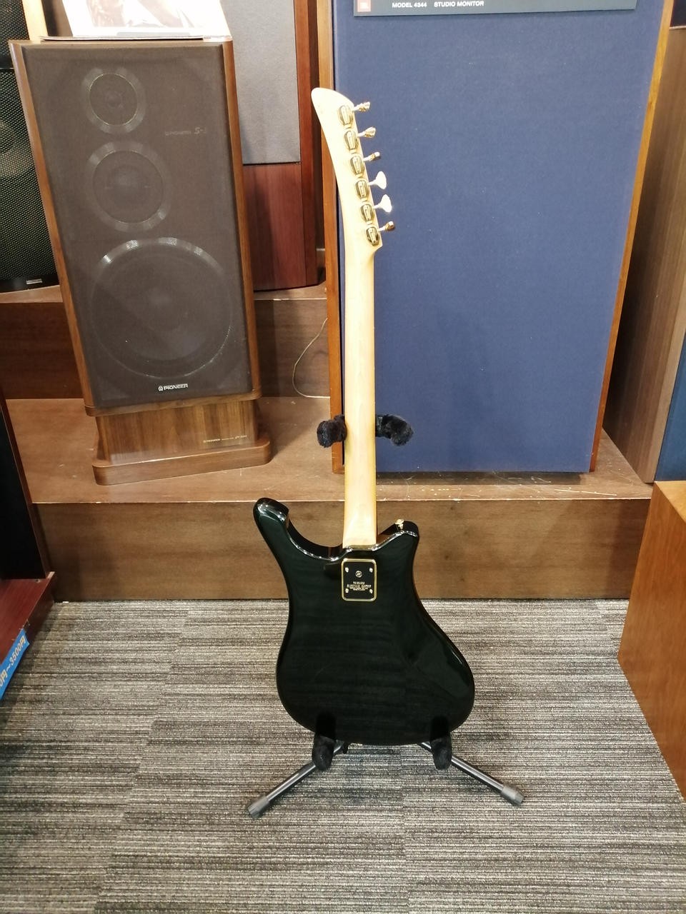 YAMAHA SG7-AS Black Electric Guitar W/Hard Case Tremolo Arm Used Product