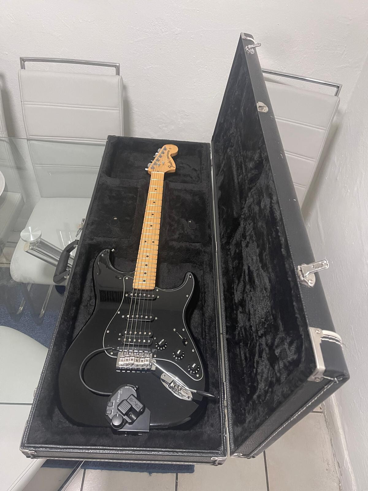 FENDER AMERICAN SPECIAL STRAT HSS AND 13 PIN ROLAND GK-3 PICKUP WITH CASE
