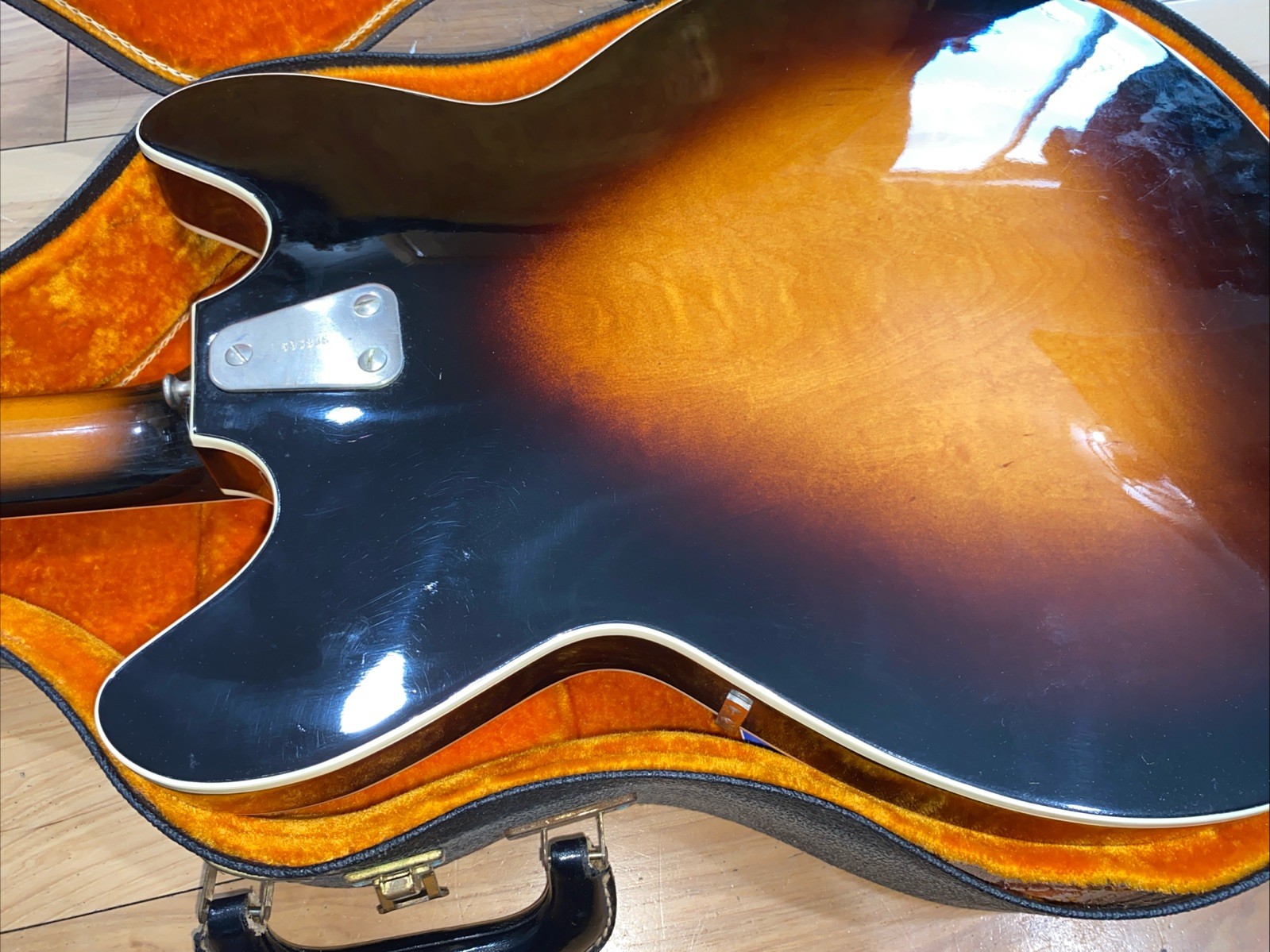 ****READ*** VTG 1966 Hagstrom V 1 Viking Sunburst w/Bigsby Tremlo Original Case