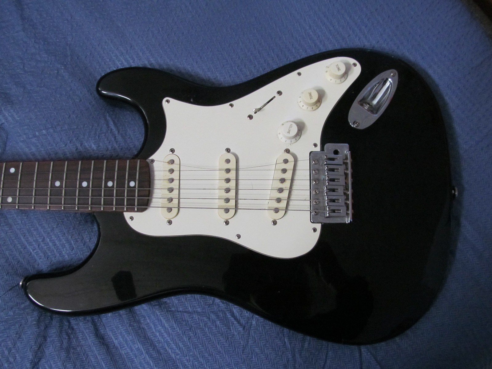 Silvertone By Samick Guitar, Works, Tested