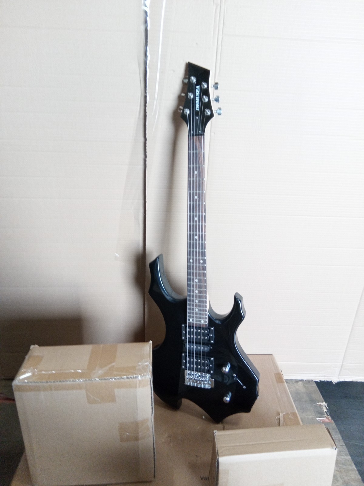 Open Box Gloss Black Flame Shape 6 String Electric Guitar TBA331961571399