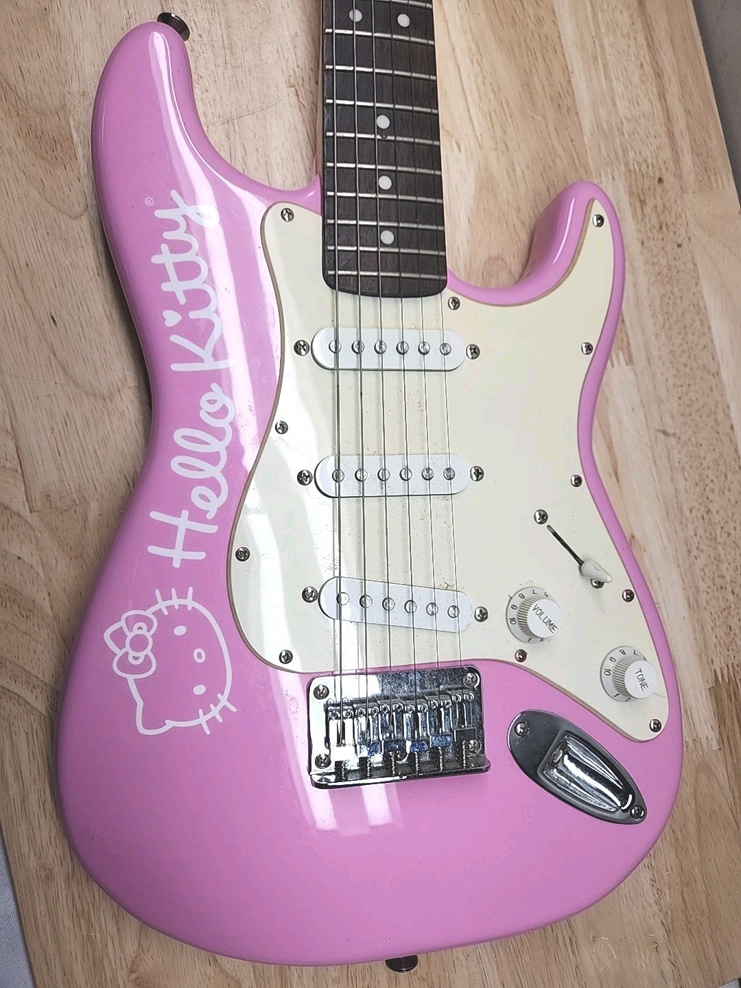 Vintage Fender Squire Mini Hello Kitty Pink Electric Guitar with Strap & Case