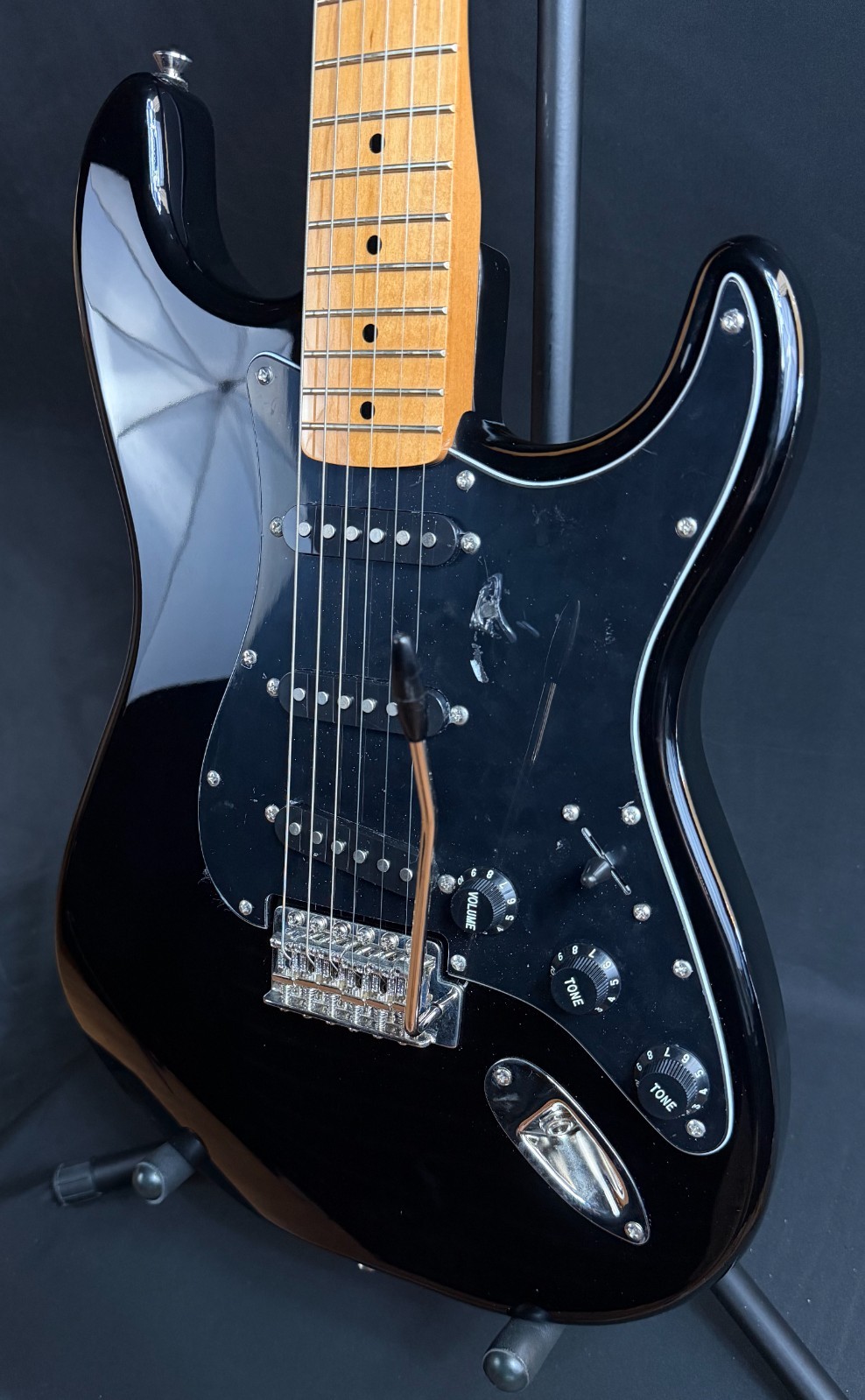 Squier Classic Vibe 70’s Statocaster Electric Guitar Gloss Black Finish (119)