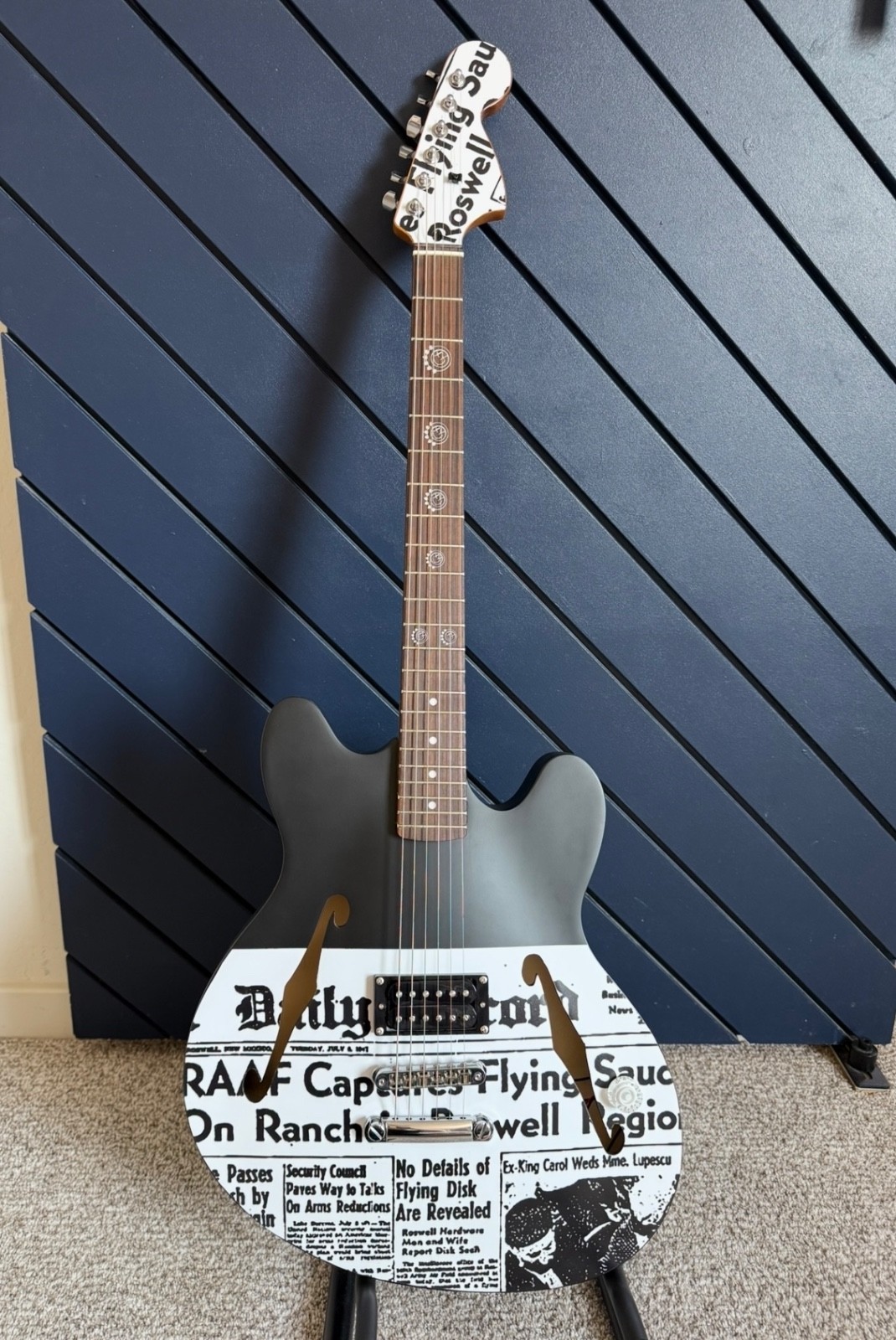 Fender Tom Delonge Starcaster Replica – “Roswell”