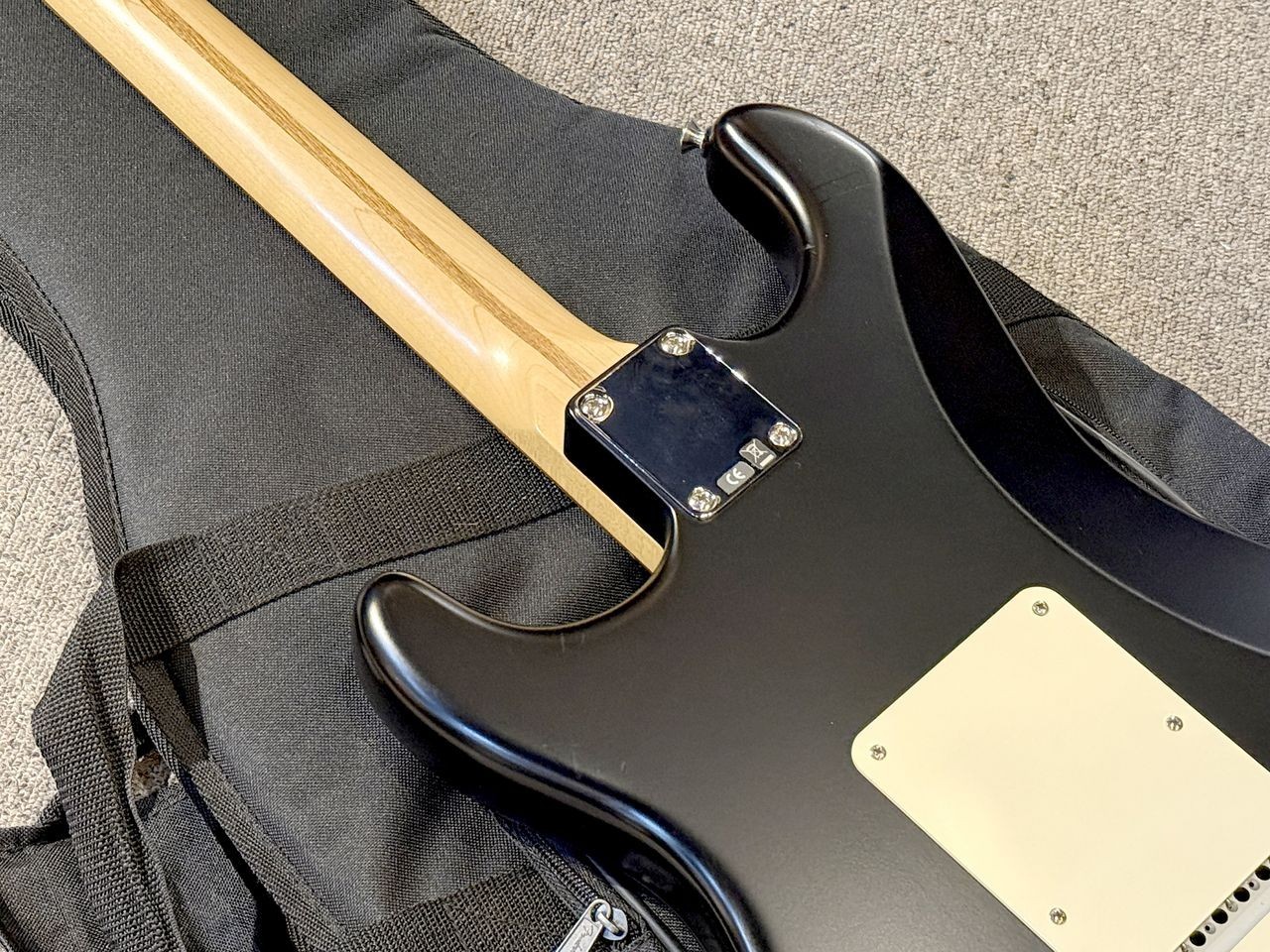 [Fender] Highway One Stratocaster HSS Used 2010 Alder Body Black w/Soft Case