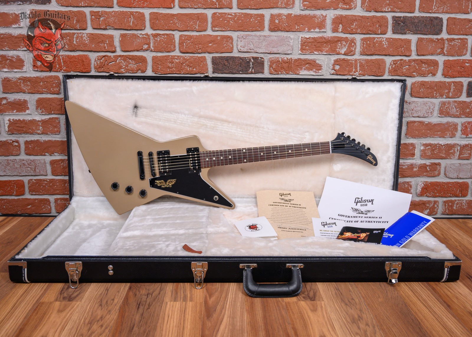 Gibson Government Series II Explorer Government Tan 2013 w/OHSC
