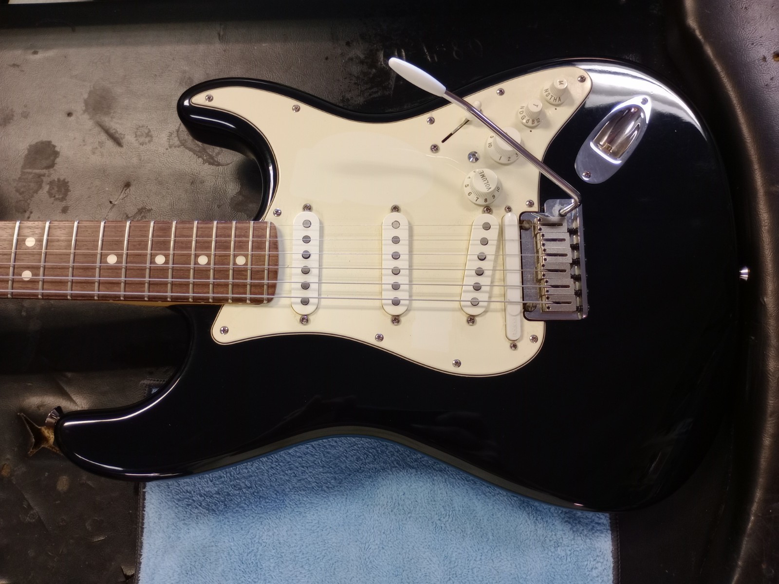 Fender Standard Roland Ready Stratocaster 2006 Black *** FREE SHIPPING ***