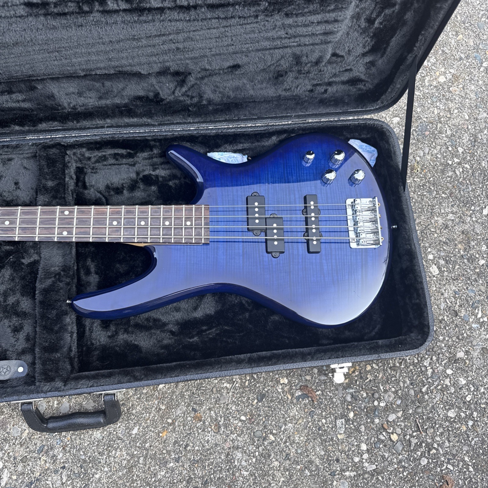ibanez electric guitar With Road Runner Hard Case