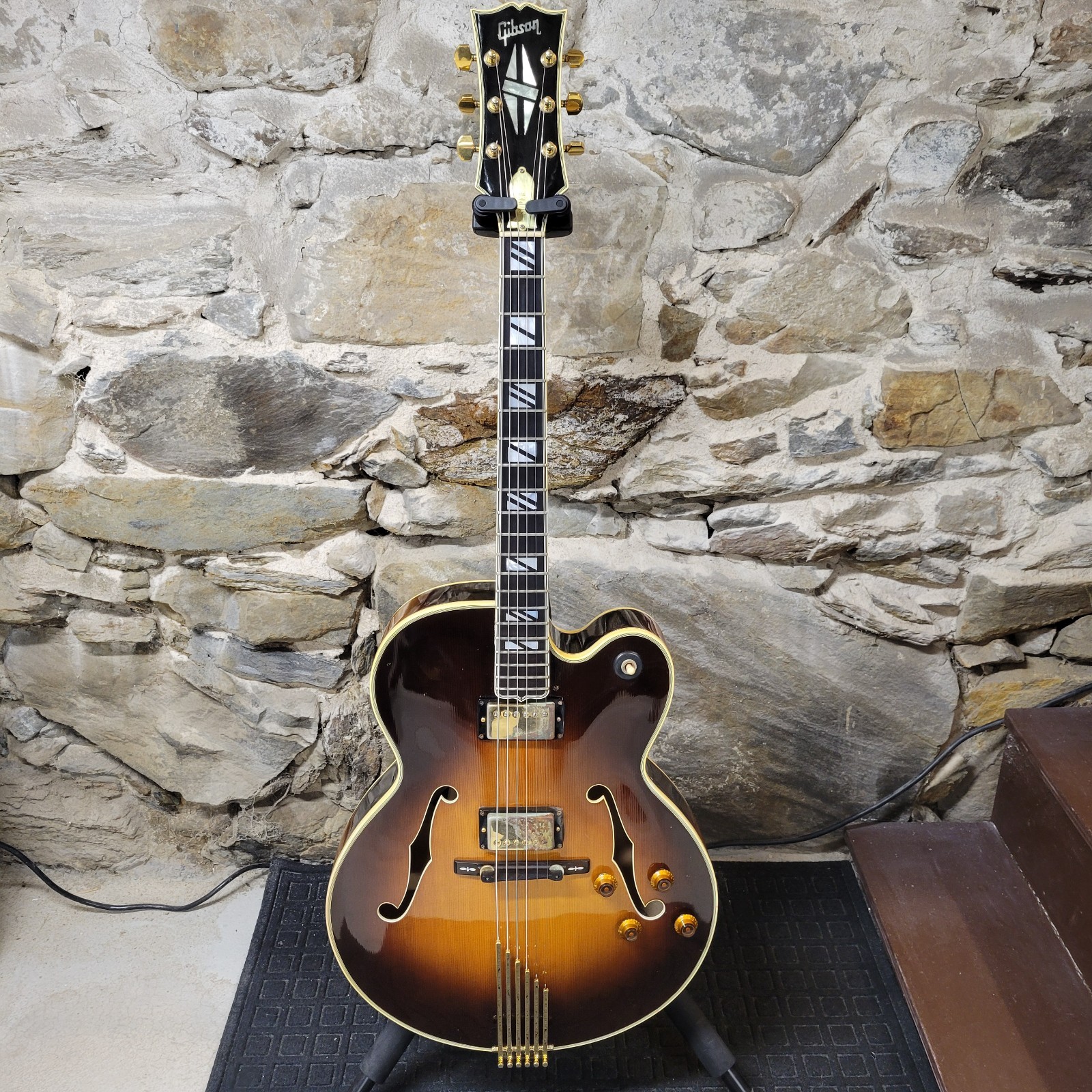 1980 Gibson Super V CES – Sunburst