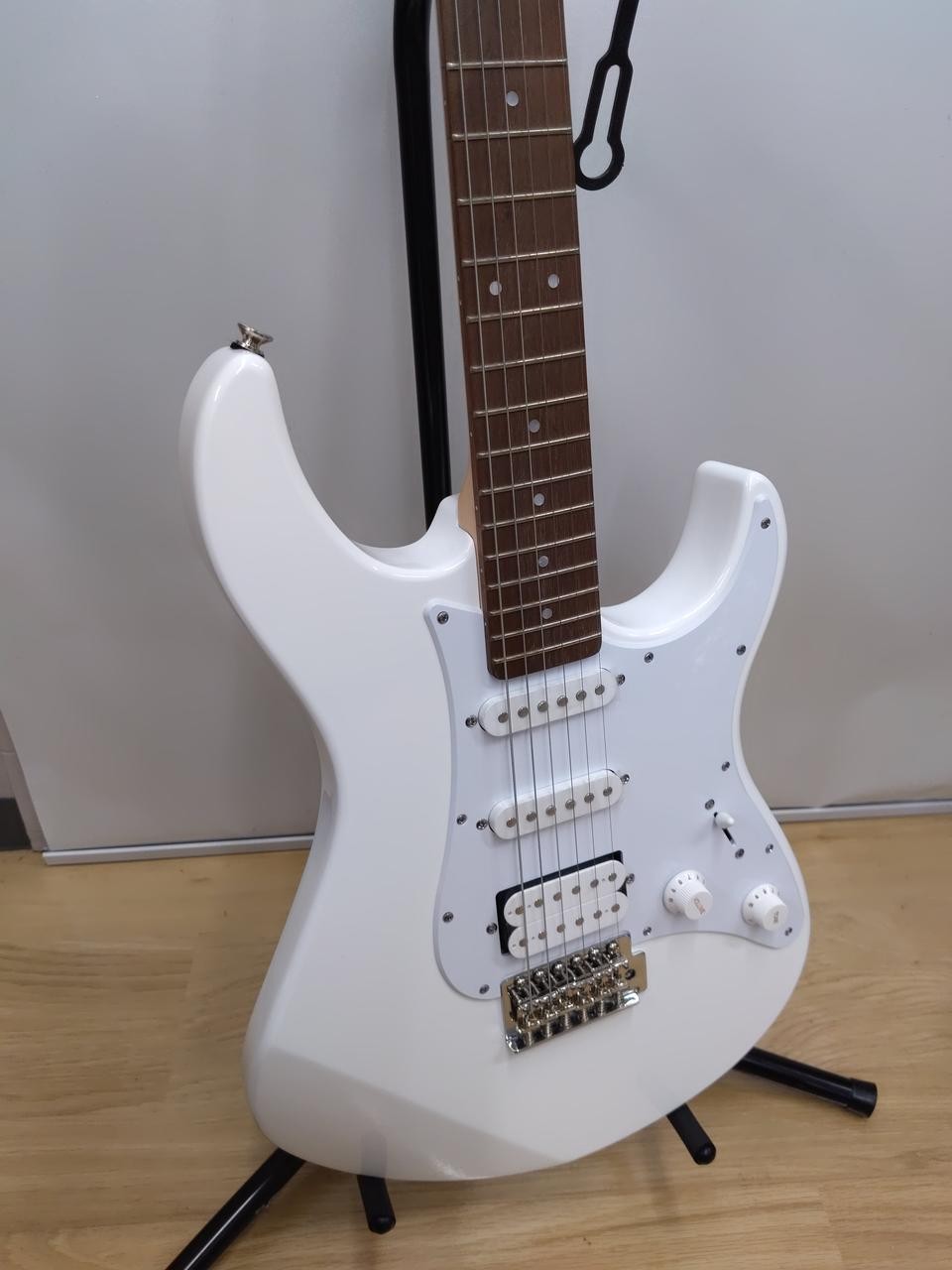 YAMAHA PAC012 Electric Guitar-27