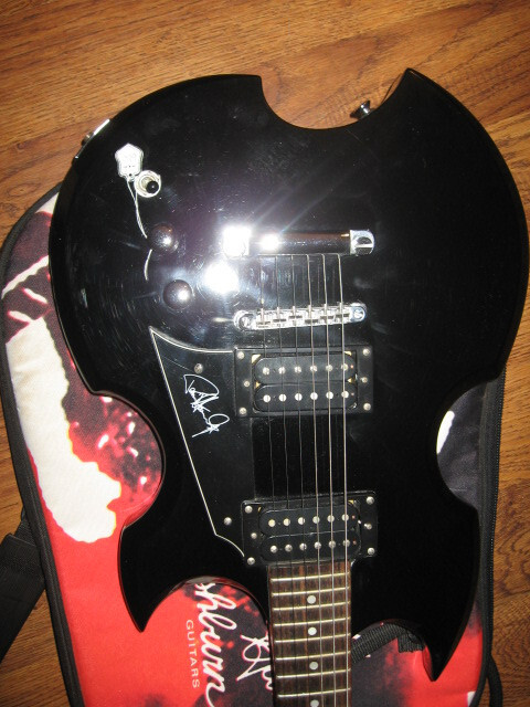 Guitar KISS Paul Stanley Washburn PS 80-Autographed Collectors Guitar