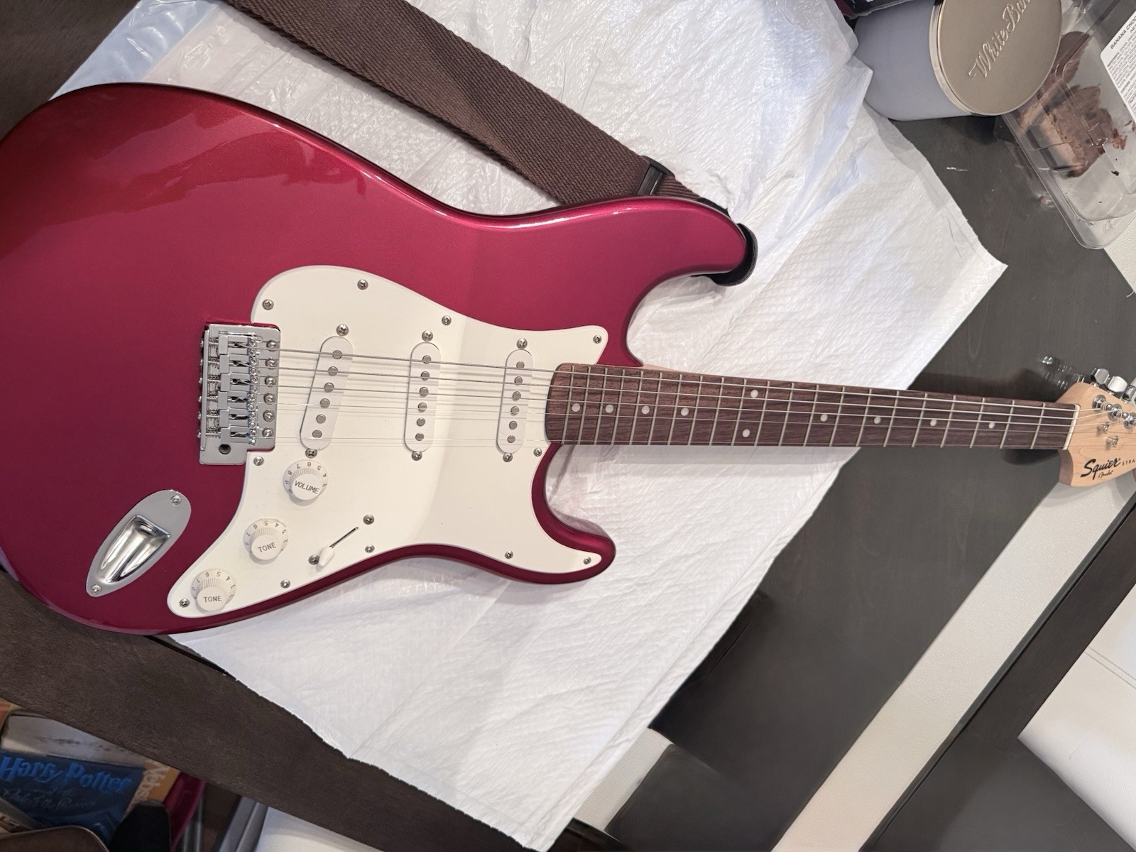 Squier Classic Vibe 60’s Stratocaster Giutar – Candy Apple Red