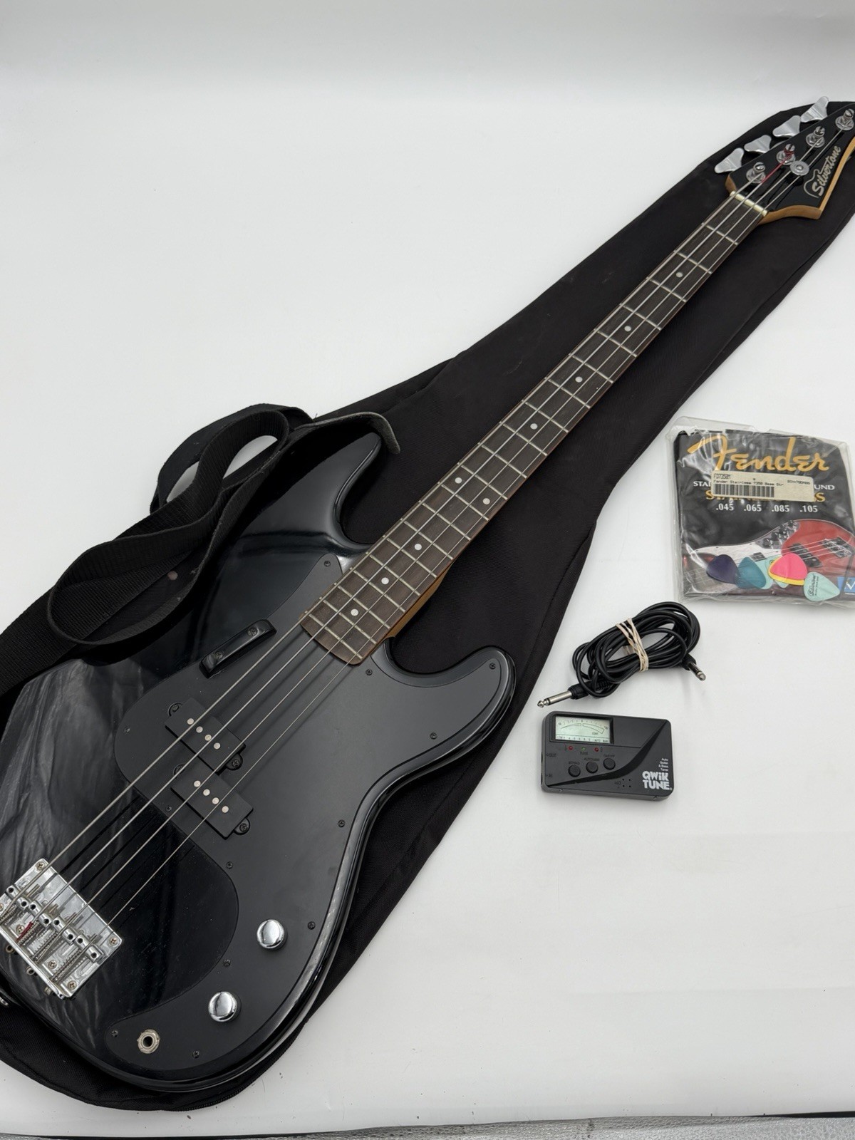 Silvertone SSLB 11/BK Electric Bass Guitar w/ Shoulder Strap & Qwik Tune + Case