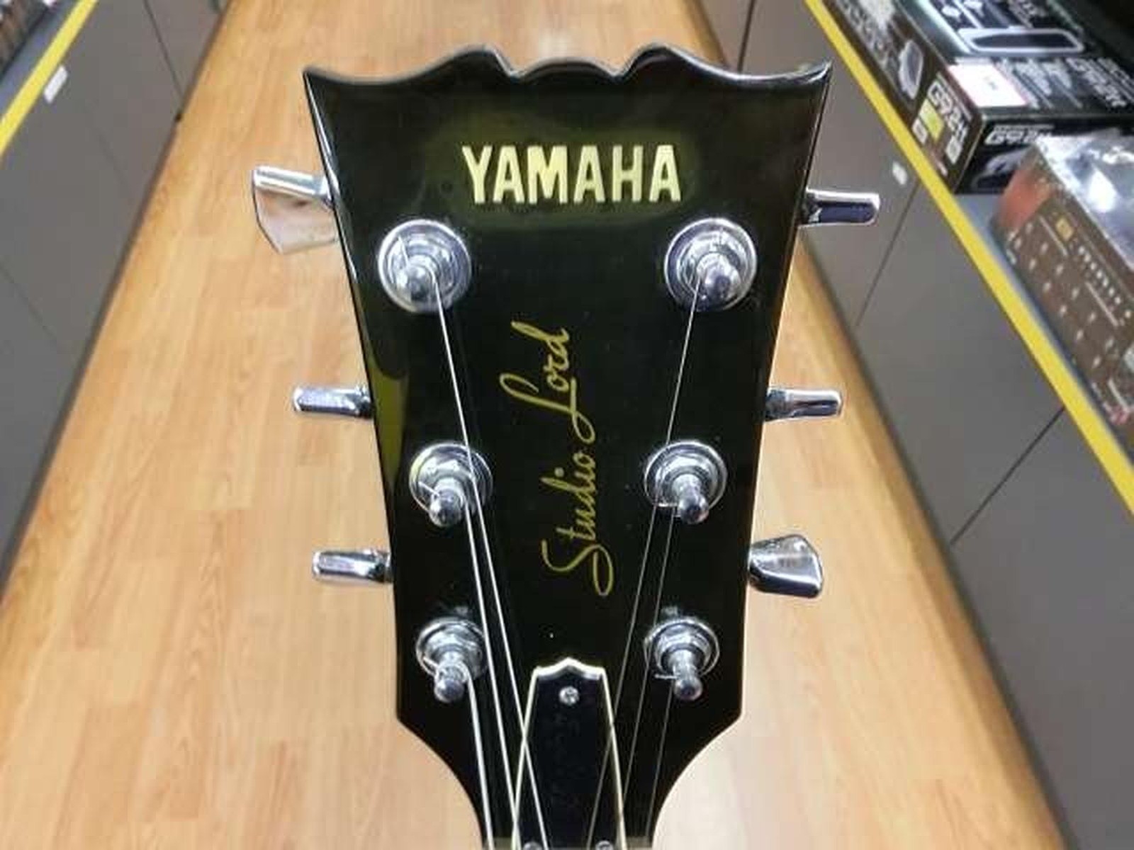 YAMAHA SL400S Used Agathis body Maple neck Rosewood fingerboard Sunburst