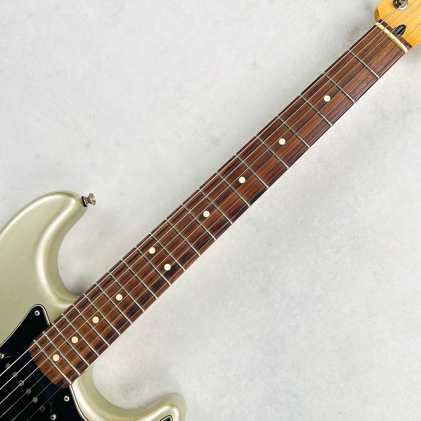 Fender Road Worn Player Stratocaster HSS 2011 – Inca Silver
