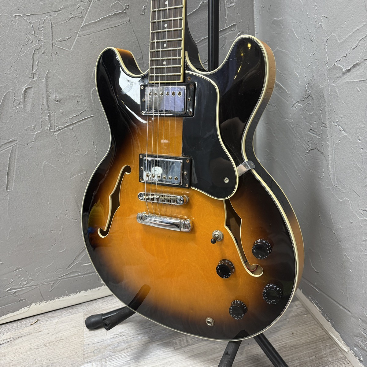 Alvarez AAT33/TSB Double Cutaway Electric Guitar (CP1022208)