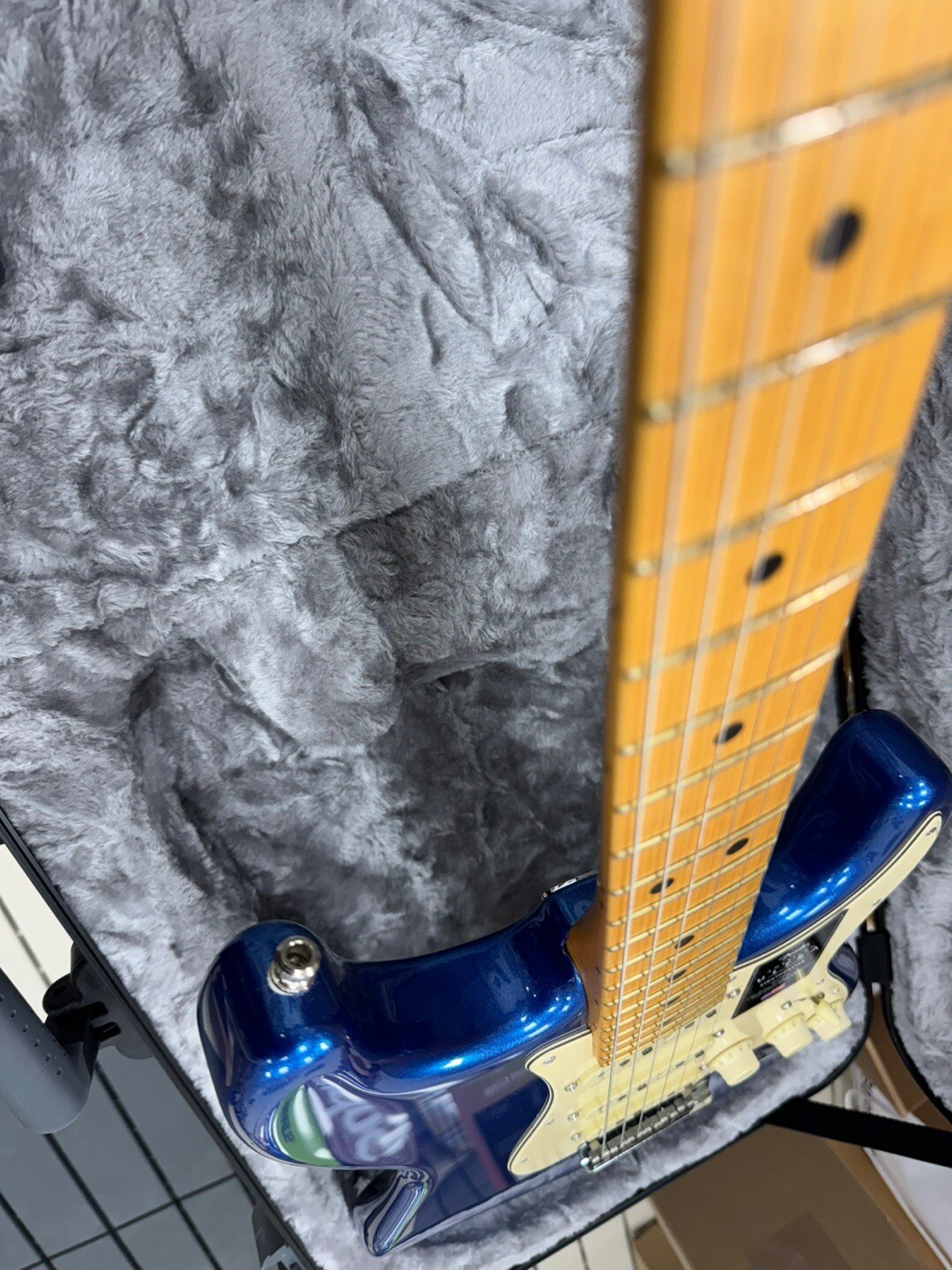 Fender American Ultra Stratocaster Maple Fingerboard Electric Guitar Cobra Blue