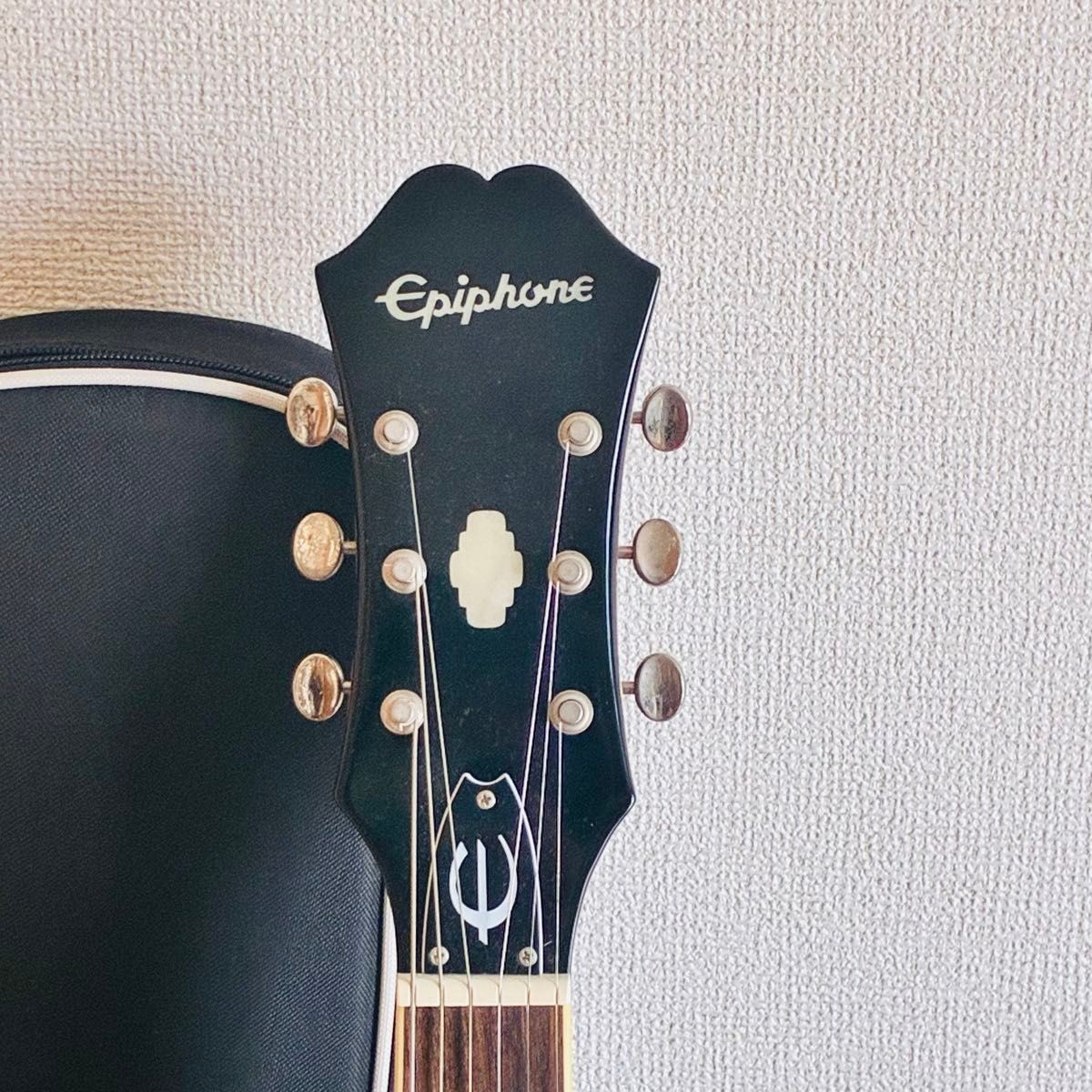 EPIPHONE Riviera Royal Tan Semi-Hollow Electric Guitar Sunburst