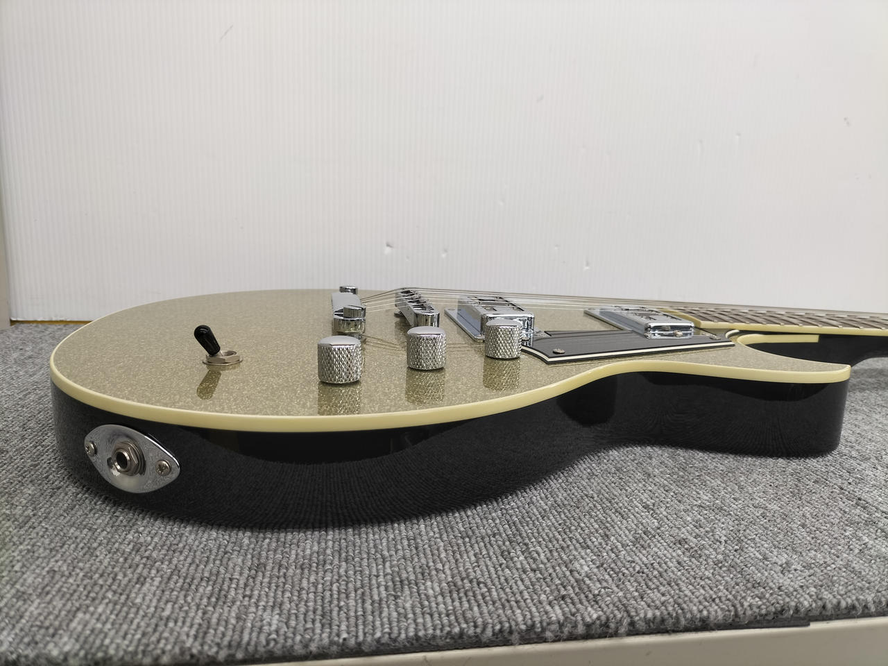 REVEREND Roundhouse Gold Sparkle Electric Guitar