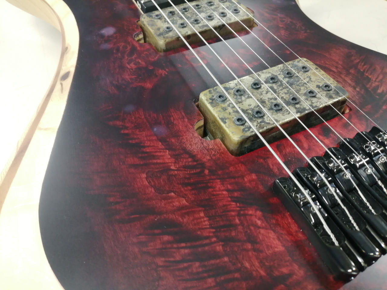 Skervesen Swan 6 PopLAR BURL Used Electric Gutiar