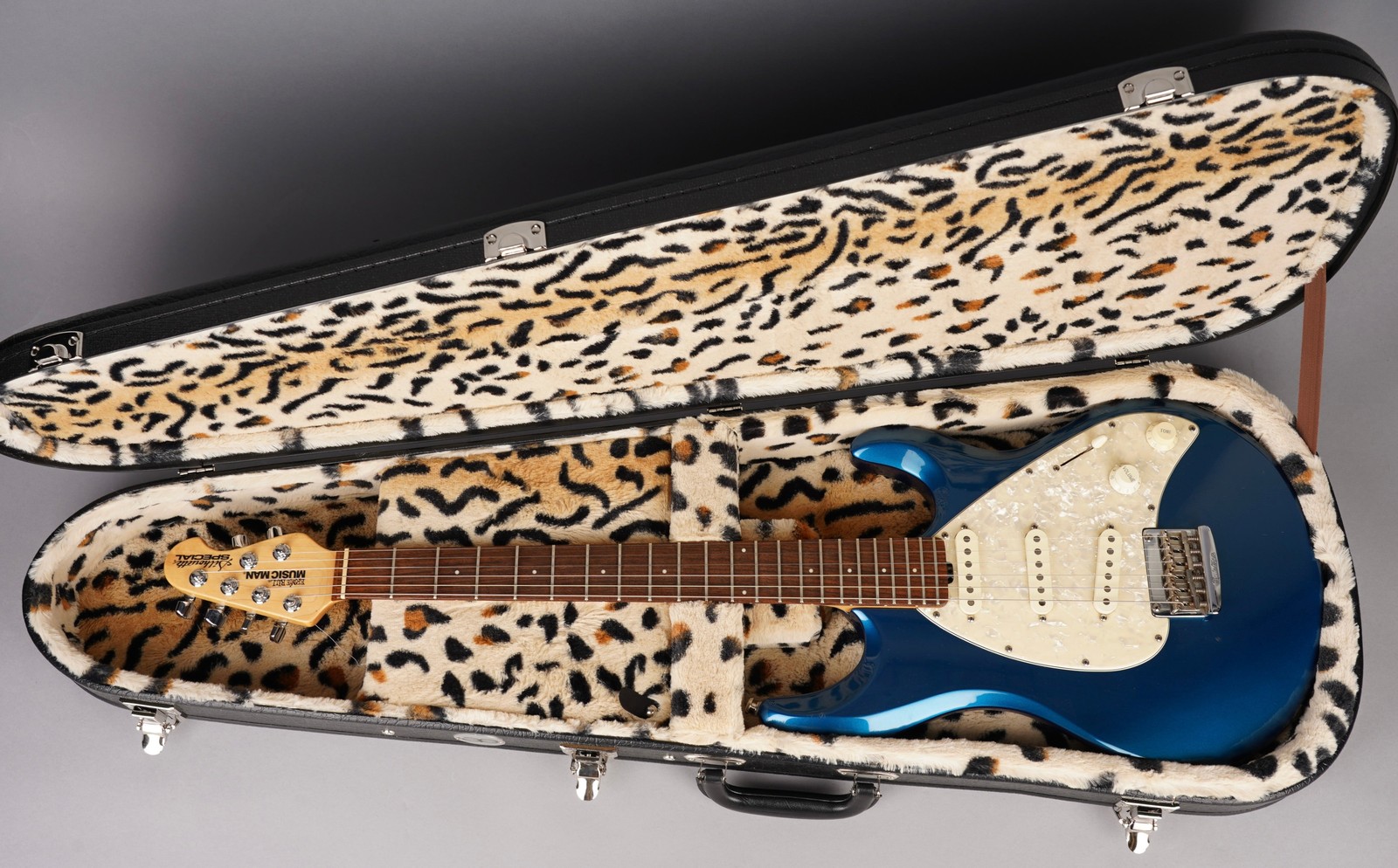 Ernie Ball Music Man USA Silhouette Special SSS Hardtail – 2000 – Blue Pearl