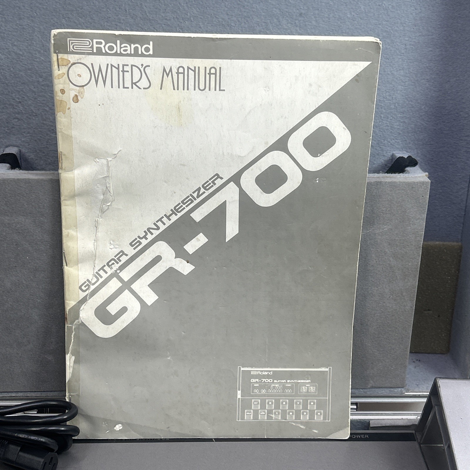 Roland GR-700 Guitar Synthesizer Vintage Audio With Case & Cords Made In Japan