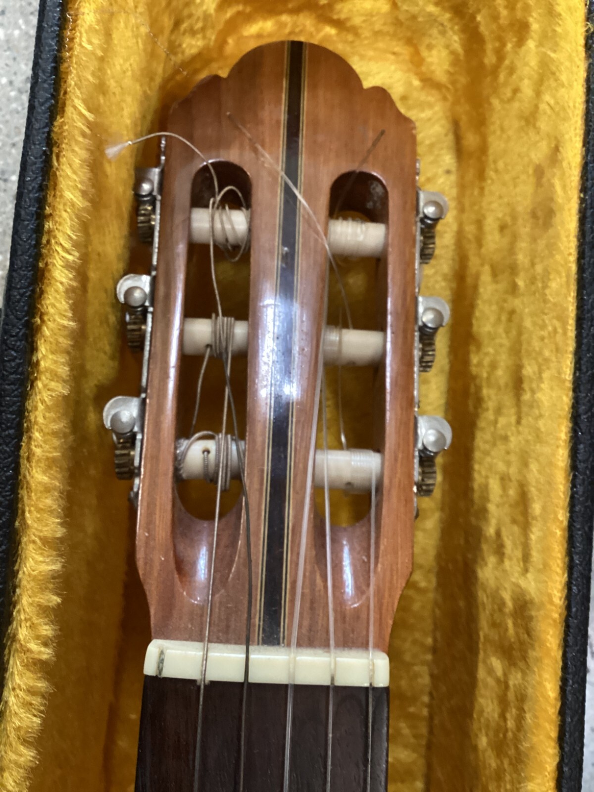 Orlando Guitar 303 1960’s Natural Finish Acoustic Guitar with Black Case