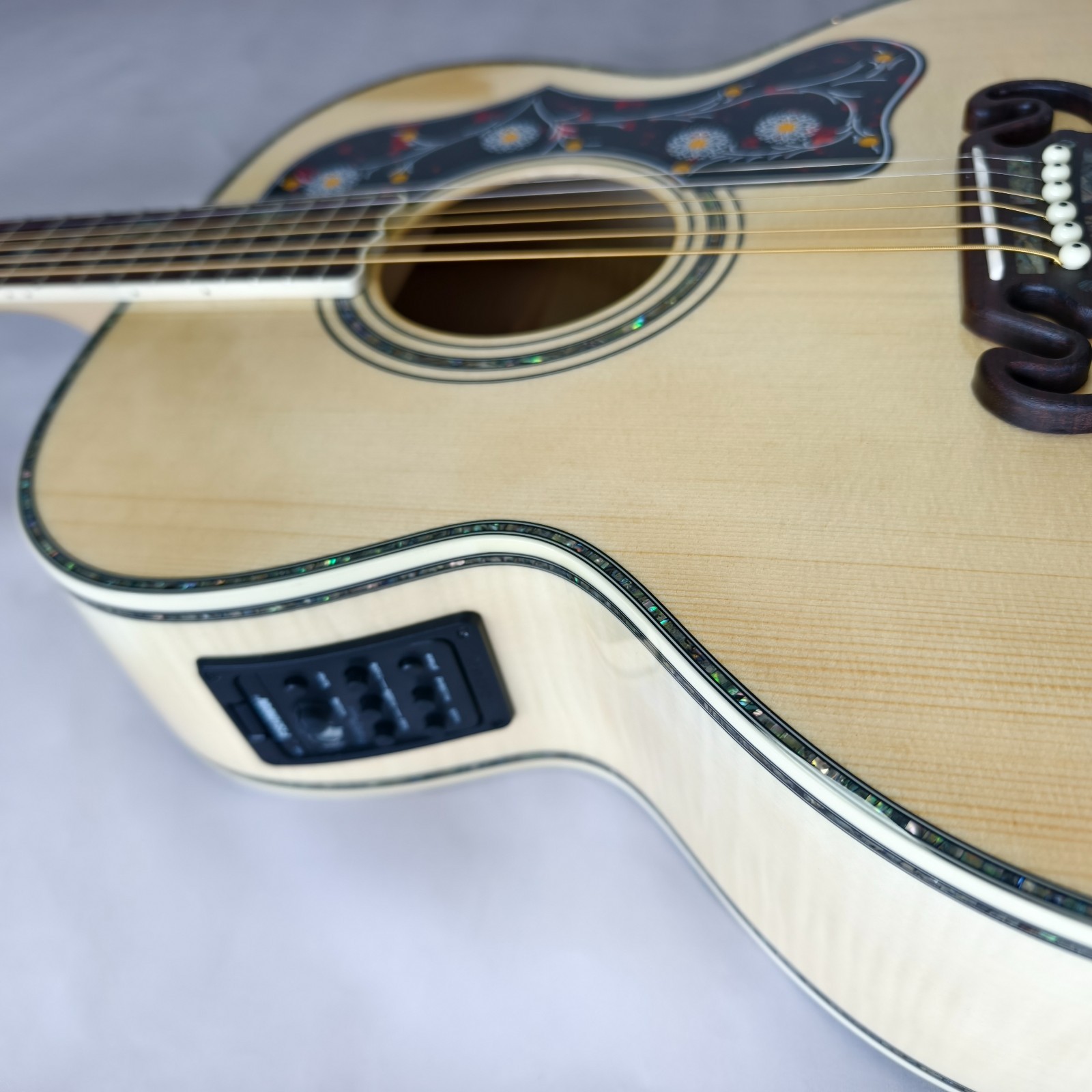 Natural Finish SJ-200 Style Jumbo Acoustic Guitar, Spruce Top & Abalone Inlays