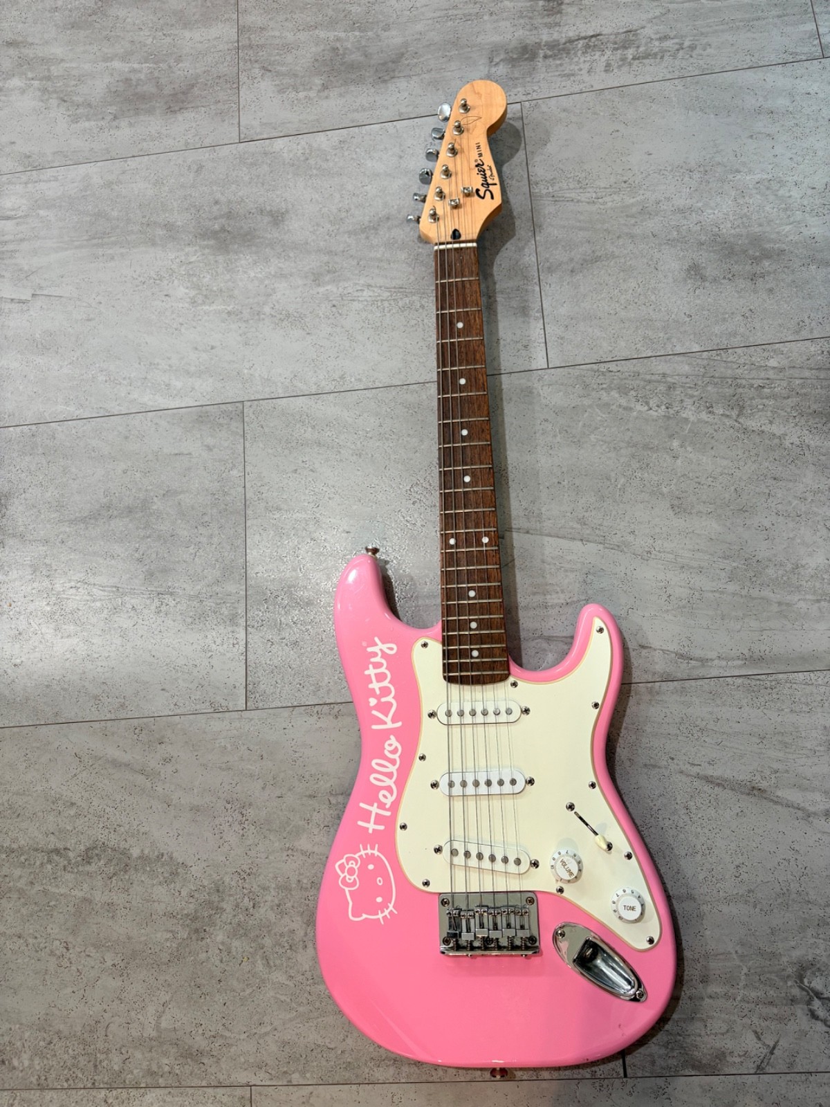 squier mini hello kitty guitar