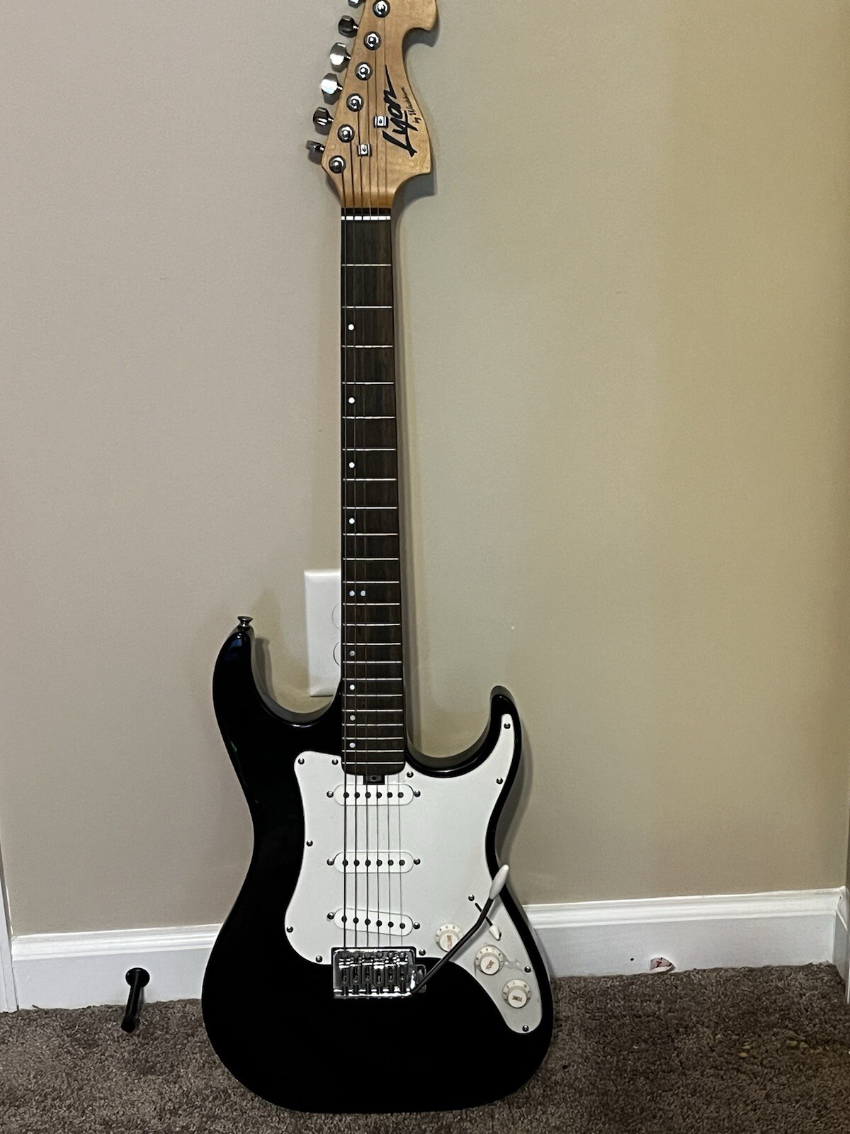 lyon by washburn electric guitar 6 String With Accessories