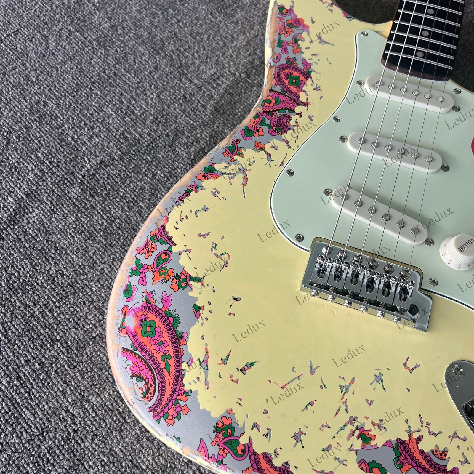 CreamPaisley Electric Guitar Stainless Rounded Fret Tremolo Bridge SSS Pickups