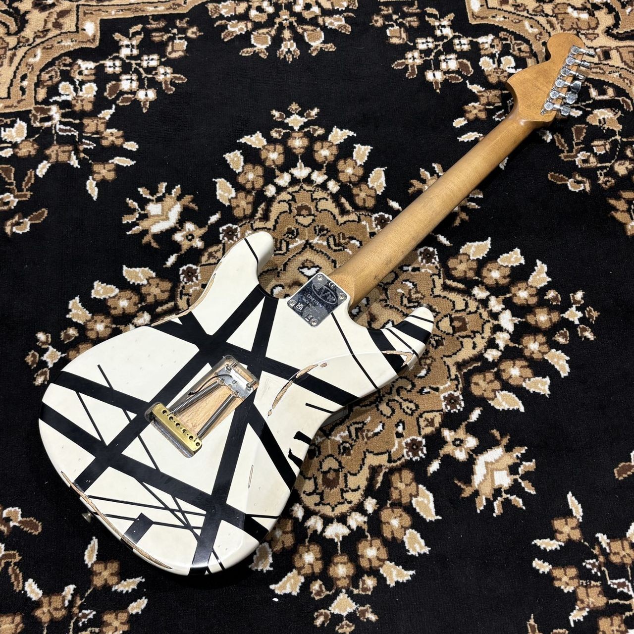 EVH Striped Series ’78 Eruption Electric Guitar Lacquer Finish with Accessories