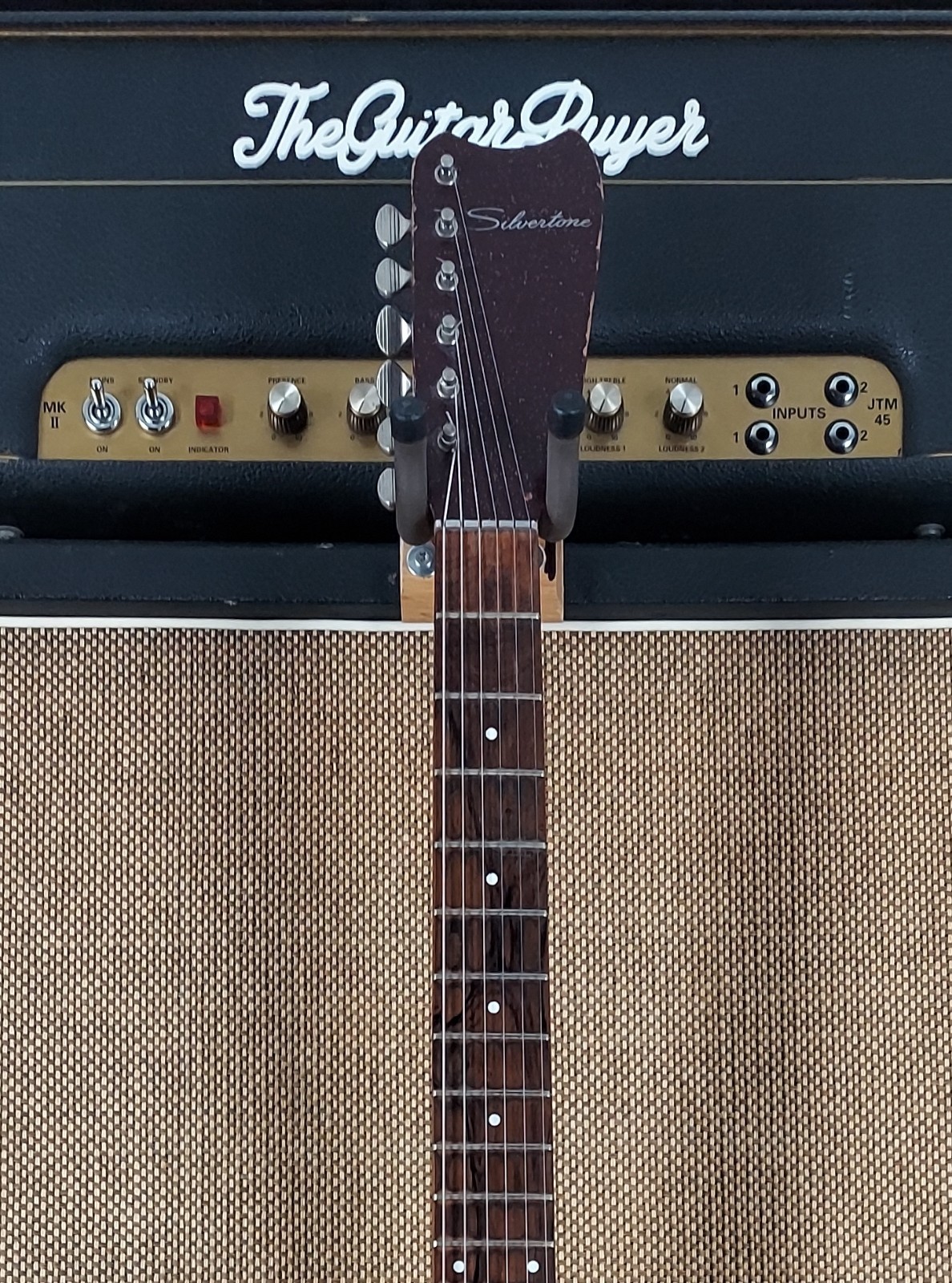 1960’s Silvertone 1457 Vintage Guitar w/ Amp-in-Case (401)