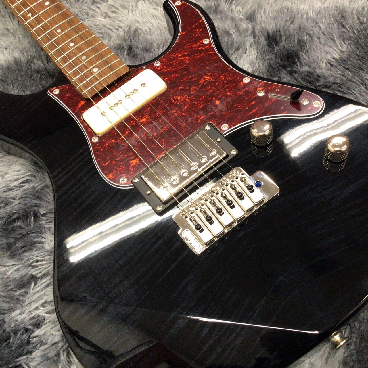 YAMAHA YAMAHA PACIFICA611VFM TBL Trancelucent Black 3.67kg