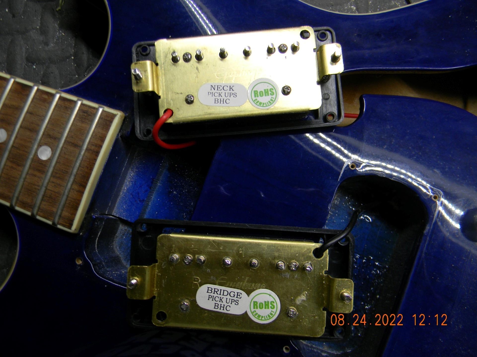 Signature Set Neck Semi Hollow , Hot Epiphone Pickups,Has Hairline Cracks, Read