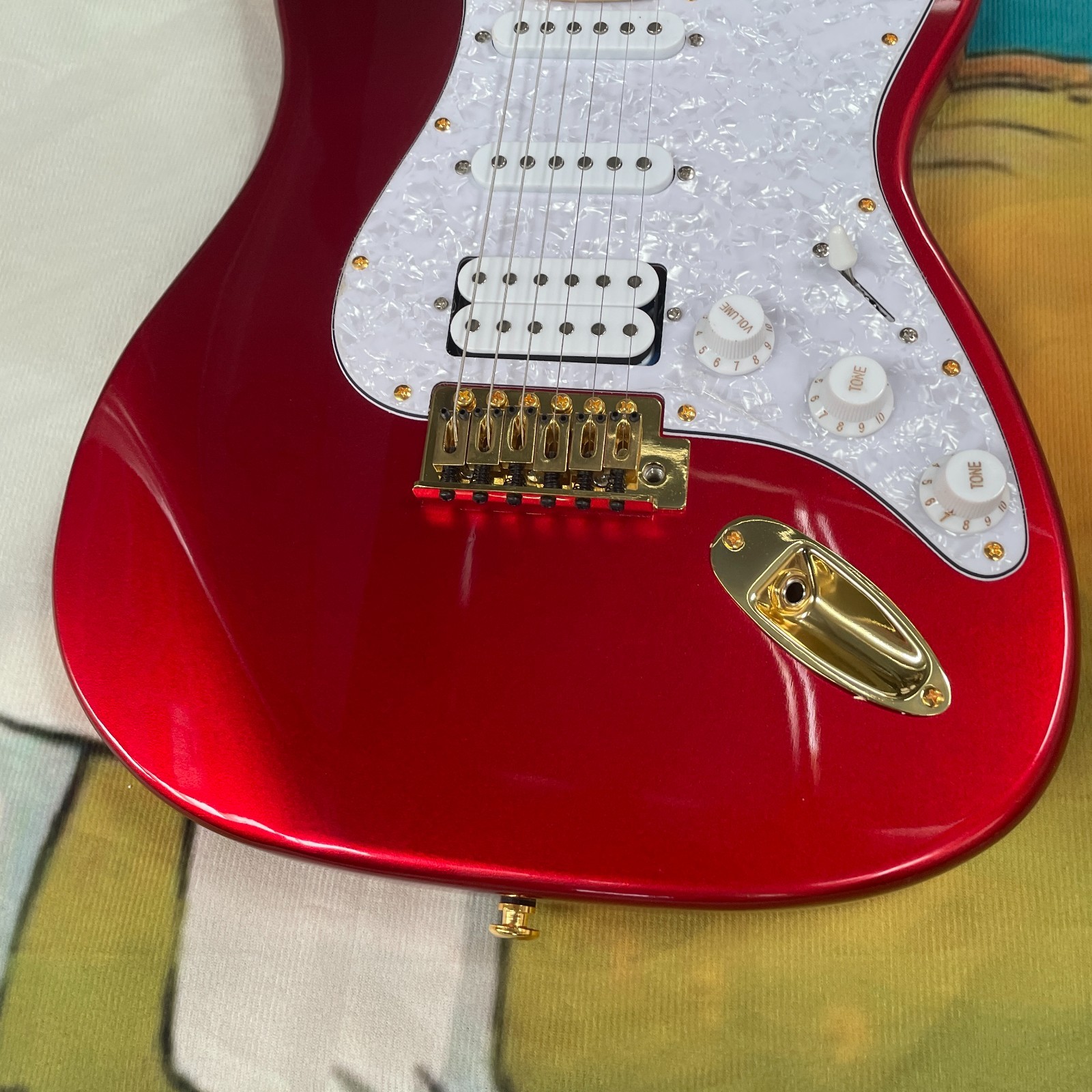 Very beautiful electric guitar, metal red ST, hot selling and explosive in USA